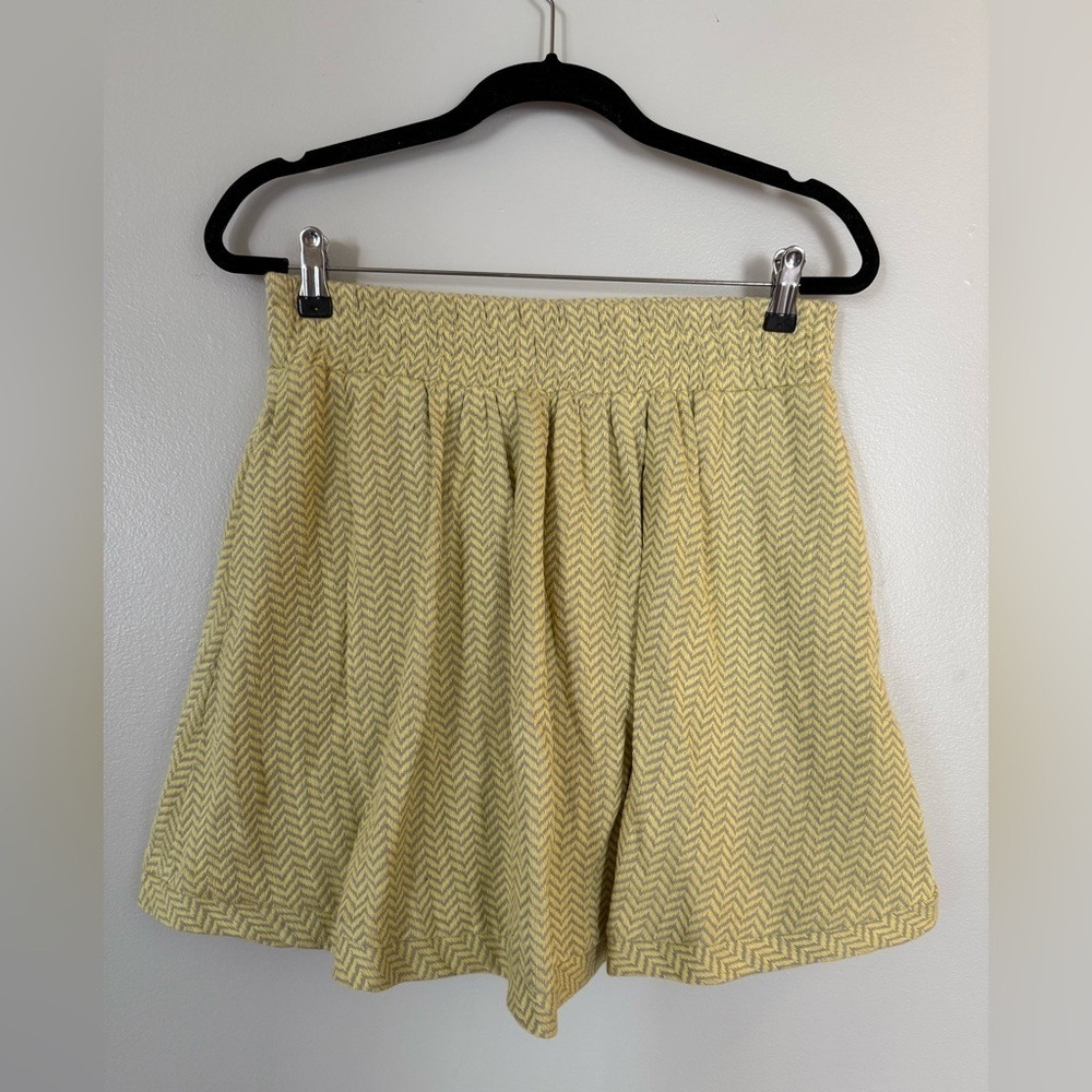 Summery Copahagen Yellow and Gray Chevron Print Pull on Skirt Size Large